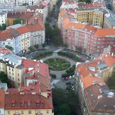 Cosy Apartment Under The Tower Prag Exterior foto