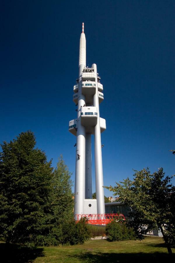 Cosy Apartment Under The Tower Prag Exterior foto